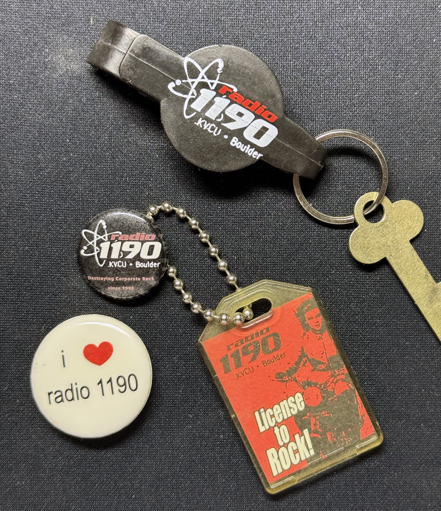 Radio 1190 superfan Al sent us these vintage 1190 merch gems from his archive! Which ones should we bring back 🤔