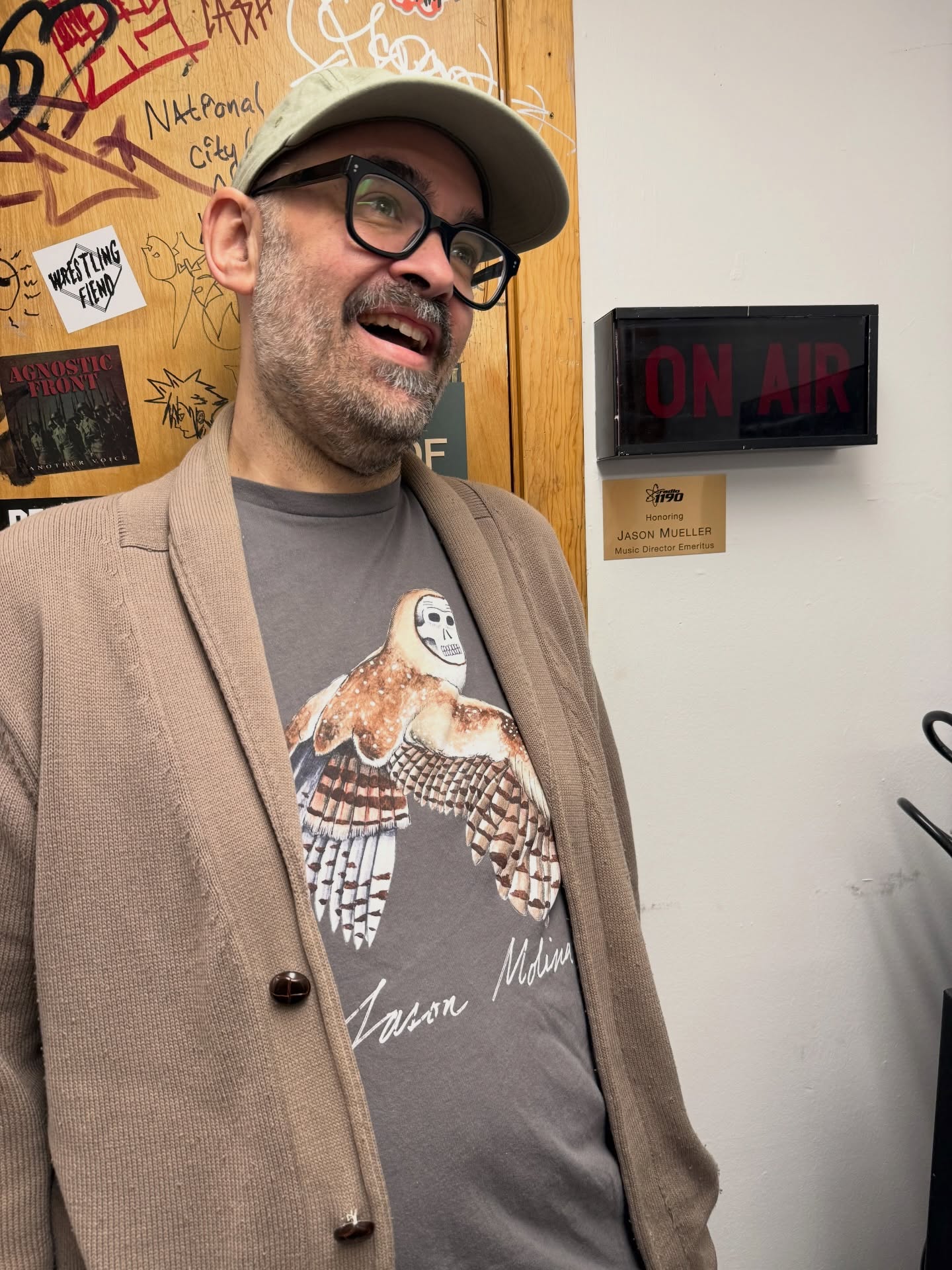 THE MAN HIMSELF 🙌
Ever wondered about that plaque next to our news studio honoring music director emeritus Jason Mueller? So good to have him round to catch up and see the place before we move (don’t worry, Jason, the plaque is coming with us)! He was our first music director after we went on the AM in 1998 and it’s so good to see him 💫