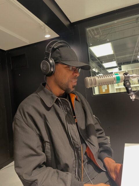 So great to have @kamaricarterstudio live in studio today for a special broadcast and discussion of his audio art work with @gladstonedeluxe, as part of his artist residency at the @mediaarchaeologylab! If you missed the conversation, you’ll want to head over to our SoundCloud to hear it in full: https://soundcloud.com/radio1190/kamari-carter 🎙️