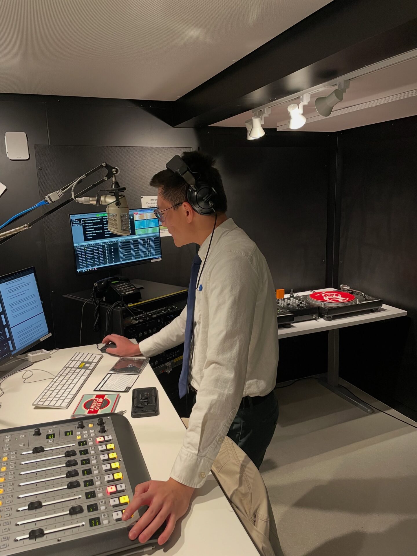 It’s DJ Randy Roundup for his first-ever edition of Flatiron Two-Tone! Grab some amazing classic country vibes every Tuesday from 2-4pm right here on 1190 AM in Boulder, 92.9 FM in Denver, and online at 1190.radio 📻
