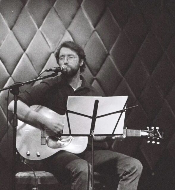 We’re so excited to host @jacobtsimons Thursday at 4:30 pm for a special LIVE in-studio session plus a chance to win a pair of tickets to his @etown_radio performance Friday night with @itspalamara! Mark your calendars now - if you like Lambchop, The Magnetic Fields. Leonard Cohen, or Milk Carton Kids you won’t want to miss this convo and an opportunity to win 🎫