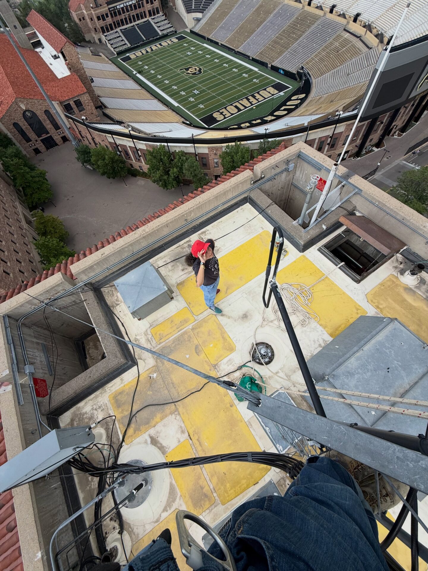 Radio 1190’s fearless engineer @ericscace took to the tower on TOP of Gamow Tower today to install equipment for our emergency alert warning system … and that’s engineering intern Ink (of Birdsong, Fridays at 9am) down there spotting him! Can we get an eeeeeeeeek? 😱